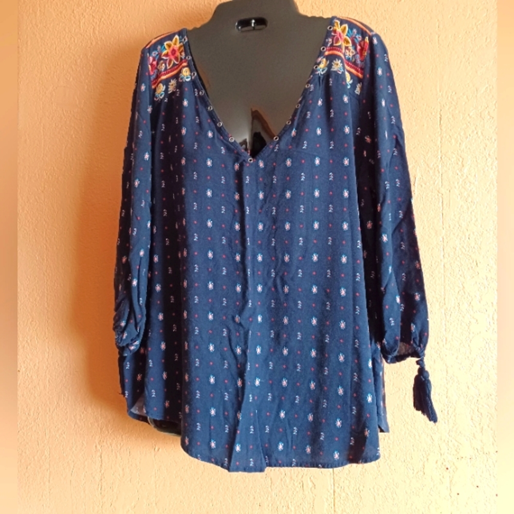 Hollister Floral/ Aztec 3/4 Sleeve W/ Tassels Low V- Neck Size Large